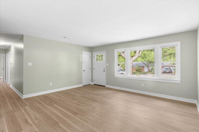 Building Photo - 941 Beverly Dr