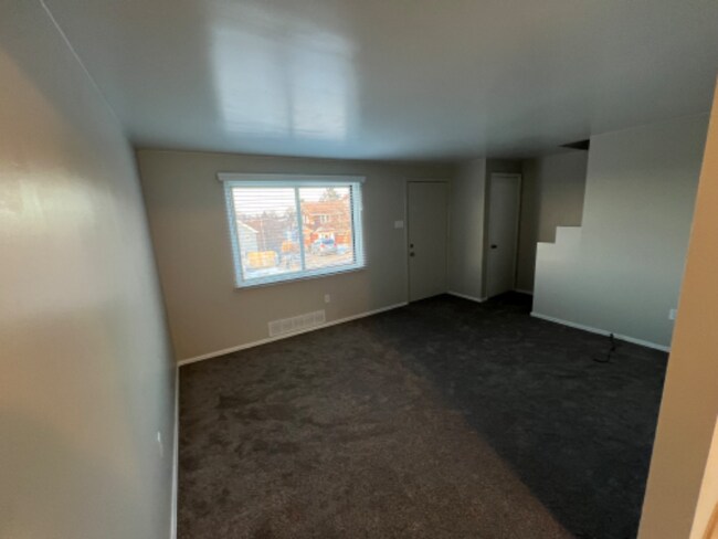 Building Photo - 115 Claus Ave