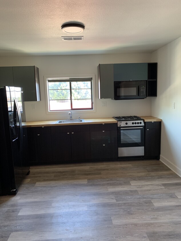 Primary Photo - 1301 Cypress Ave