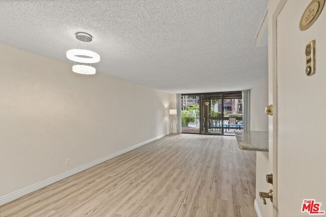 Foto del edificio - 7740 Redlands St