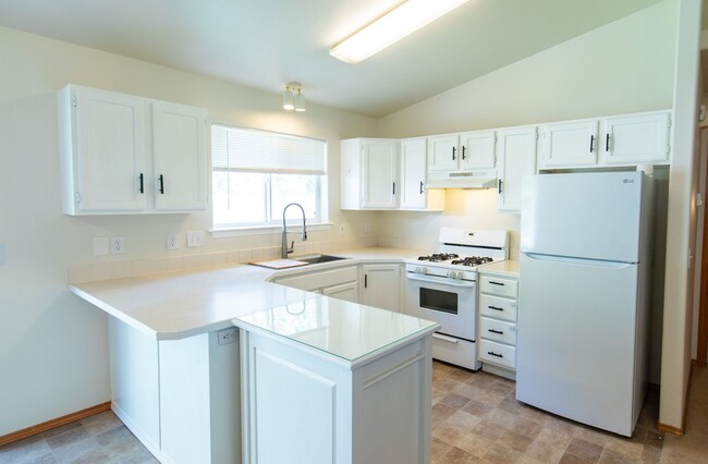 Building Photo - 3 Bed/2 Bath in Heartland