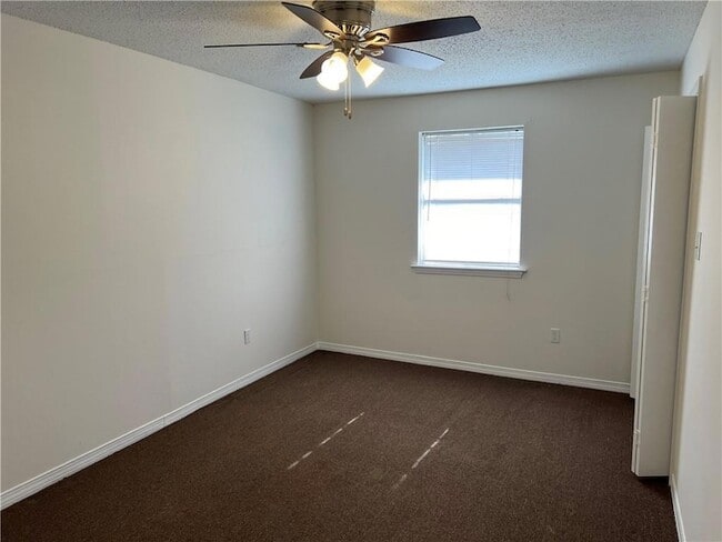 Building Photo - 824 Early St