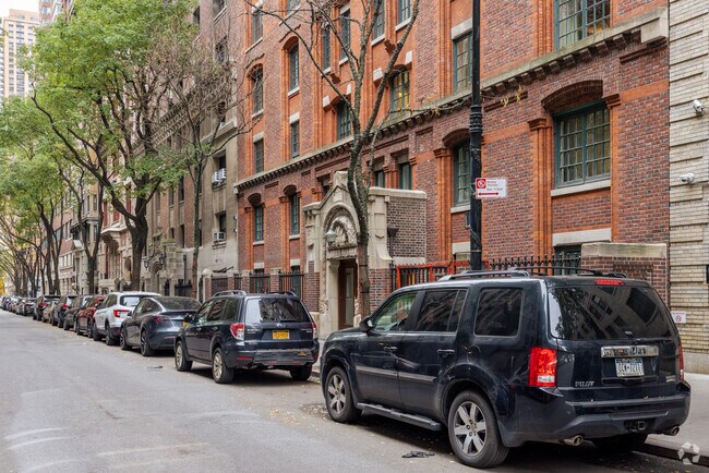 Building Photo - 27 W 67th St