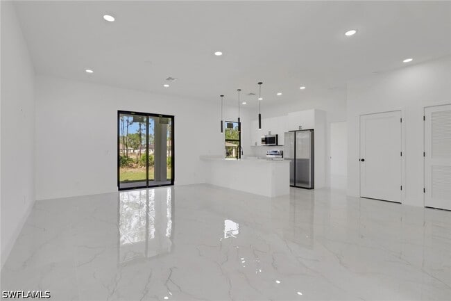Building Photo - 3315 Sunshine Blvd N