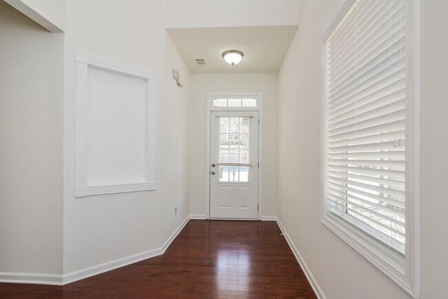 Foto del edificio - 5780 Weddington Dr