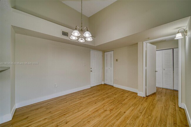 Foto del edificio - 4540 NW 107th Ave