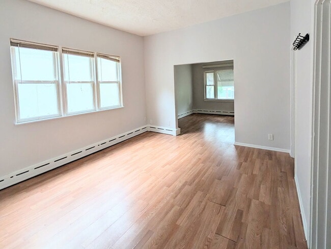 Building Photo - 8125 S Escanaba Ave