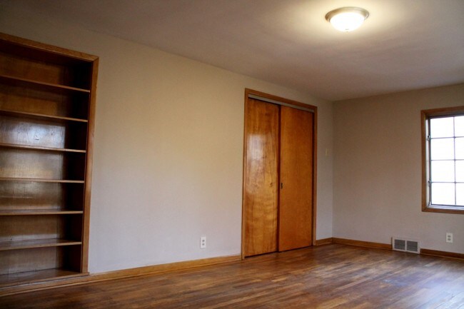 Building Photo - 2090 Newbury Dr