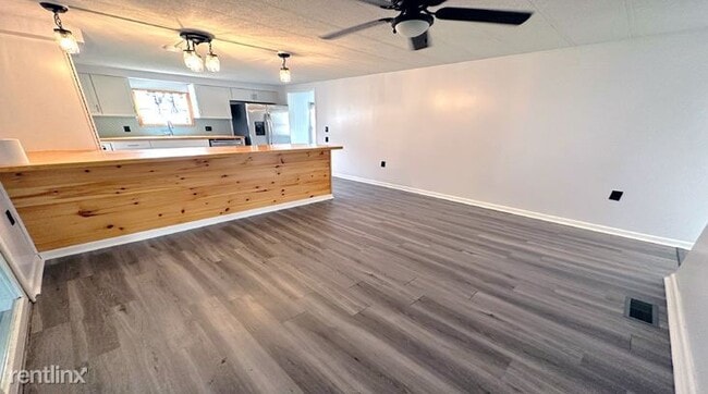 Building Photo - 2 br, 1 bath House - 13 Lake Rd