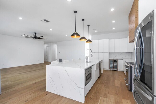 Foto del edificio - Stunning Custom Built Residence in the Exc...