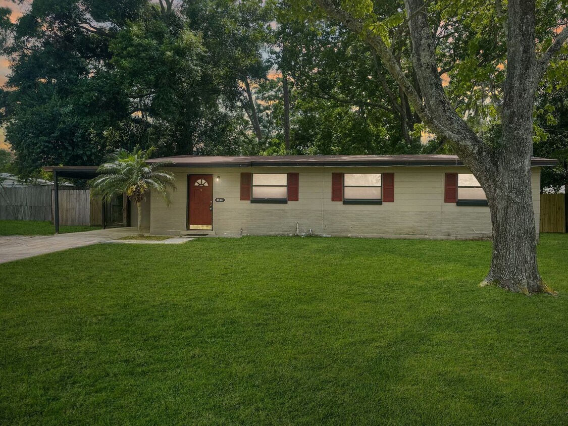 Foto principal - **Fantastic 4 bedroom 2 bathroom on Corner...