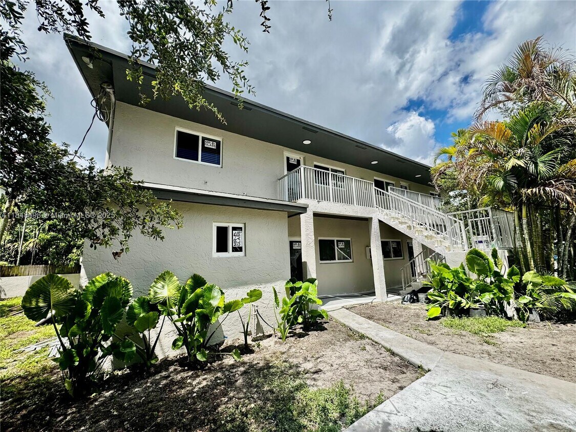 Foto principal - 1460 SW 24th Ct