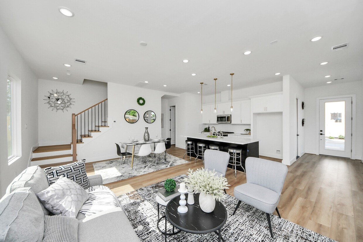 Foto principal - 2430 Harrington St