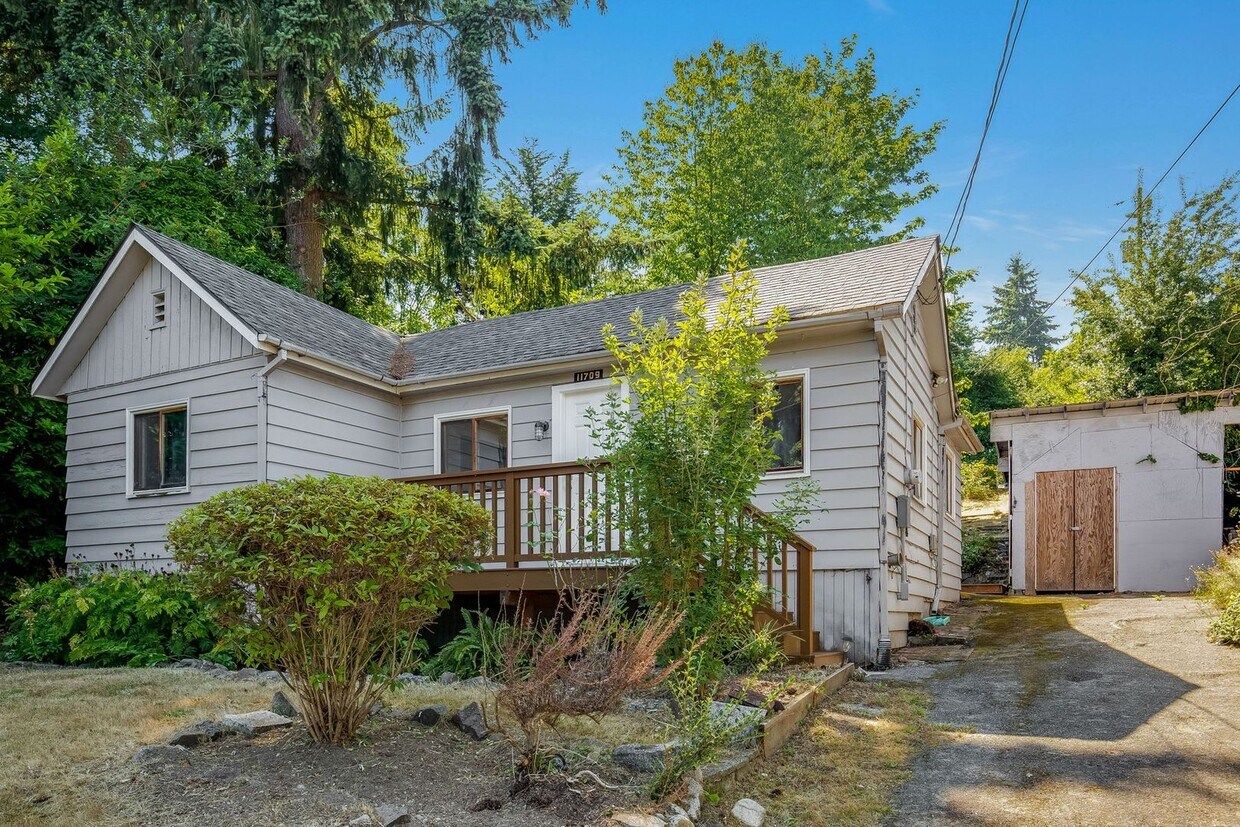 Foto principal - Charming 1 BD 1 BA cottage nestled on a be...