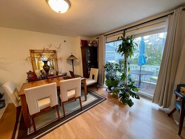 Foto del edificio - 360 Littleton Rd