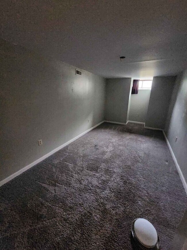 Foto del edificio - 421 E North St