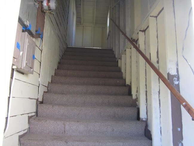 Foto del edificio - 109 E 5th St