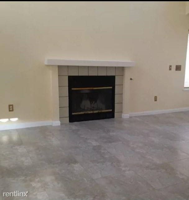Building Photo - 3 br, 2.5 bath House - 5121 Yvonne Way