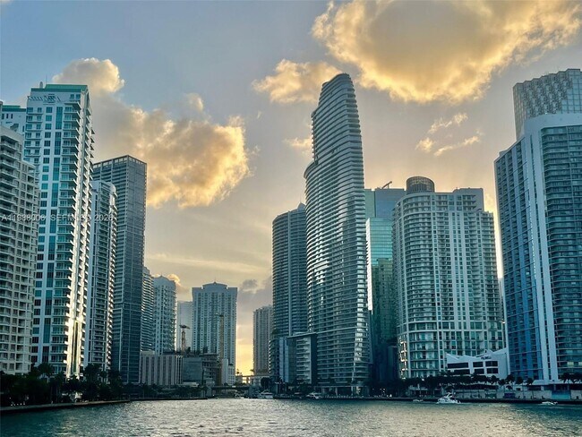 Foto del edificio - 300 Biscayne Blvd Way