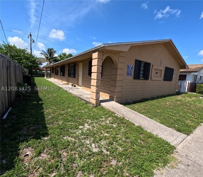 Building Photo - 4130 SW 19th St