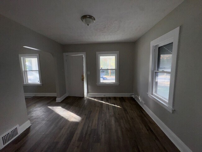 Foto del edificio - Charming 3-Bedroom Property in Prime Location (SECTION 8 VOUCHERS ACCEPTED)