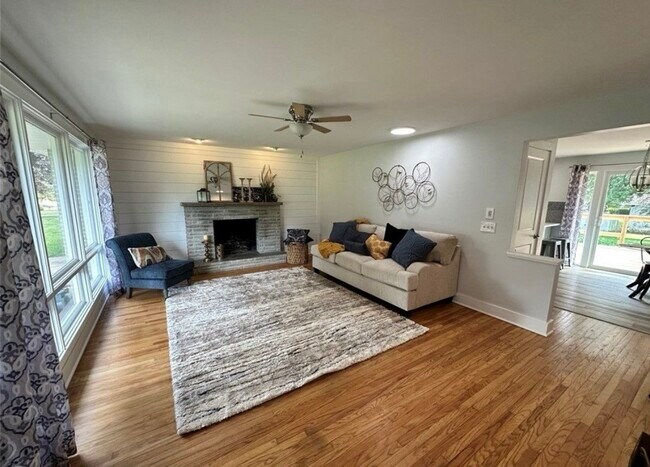 Foto del edificio - 4834 Echovalley St NW