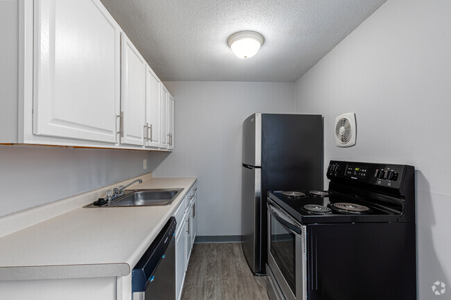 2BR, 1BA - Kitchen - Cliffside Apartments