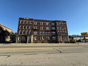 Building Photo - 1041 Main St
