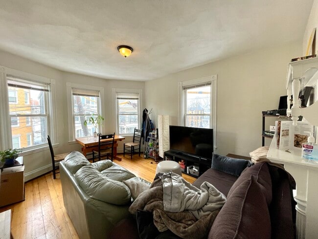 Building Photo - 97 Calumet St