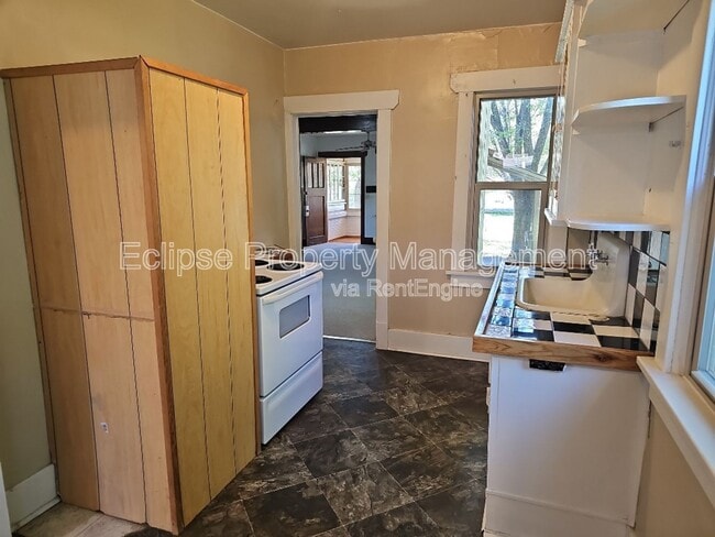 Building Photo - 204 Edison Ave