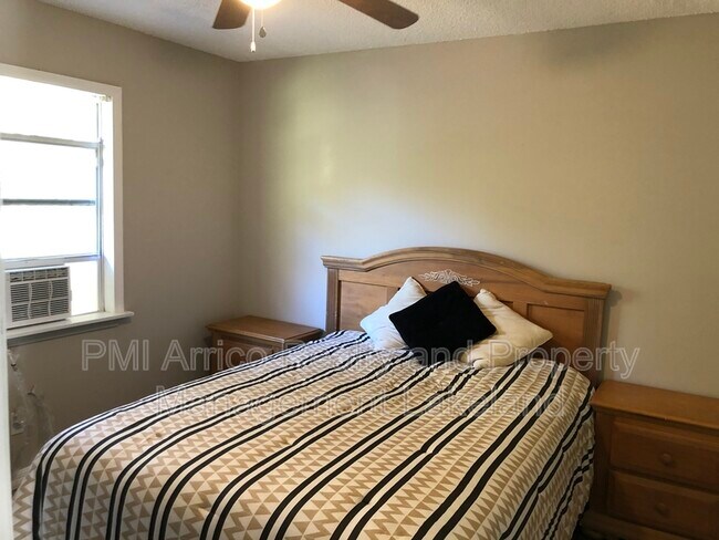 Foto del edificio - 2208 Lake Dr NW