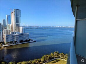 Building Photo - 1900 N Bayshore Dr