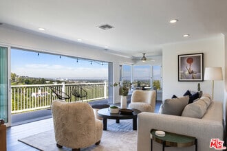 Building Photo - 3819 Sunswept Dr
