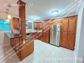 Building Photo - 1290 Park Blvd