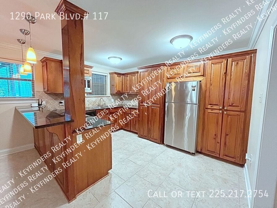 Primary Photo - 1290 Park Blvd