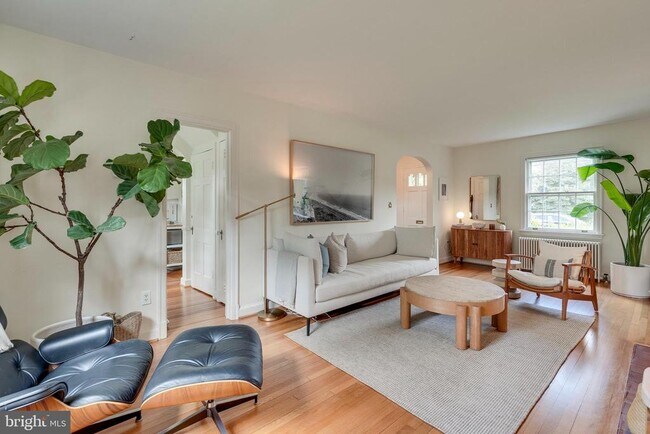 Foto del edificio - 5204 Hampden Ln