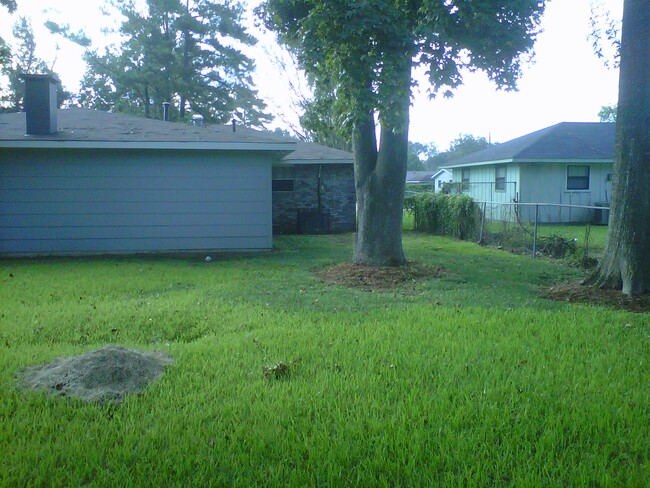 Building Photo - 6369 Blue Grass Dr