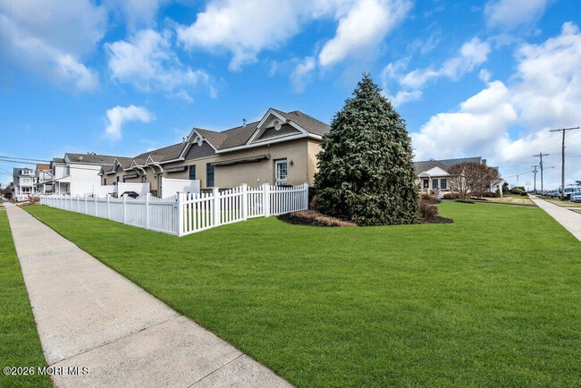 Building Photo - 120 10th Ave