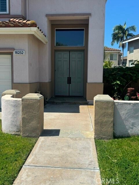 Building Photo - 16252 Fieldcrest Ct
