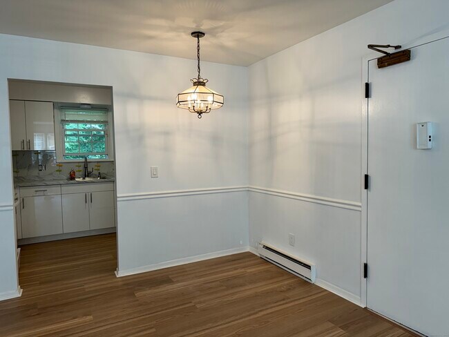 Building Photo - 37 Briarwood Ln