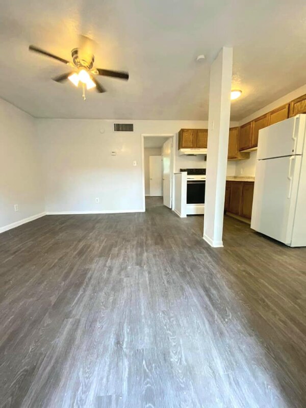 Building Photo - 505 Wayside Dr