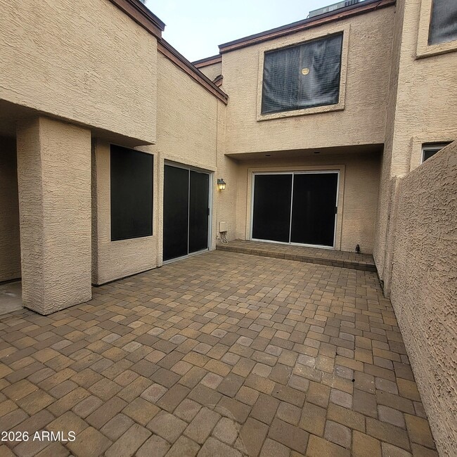 Building Photo - 3302 E Aire Libre Ave