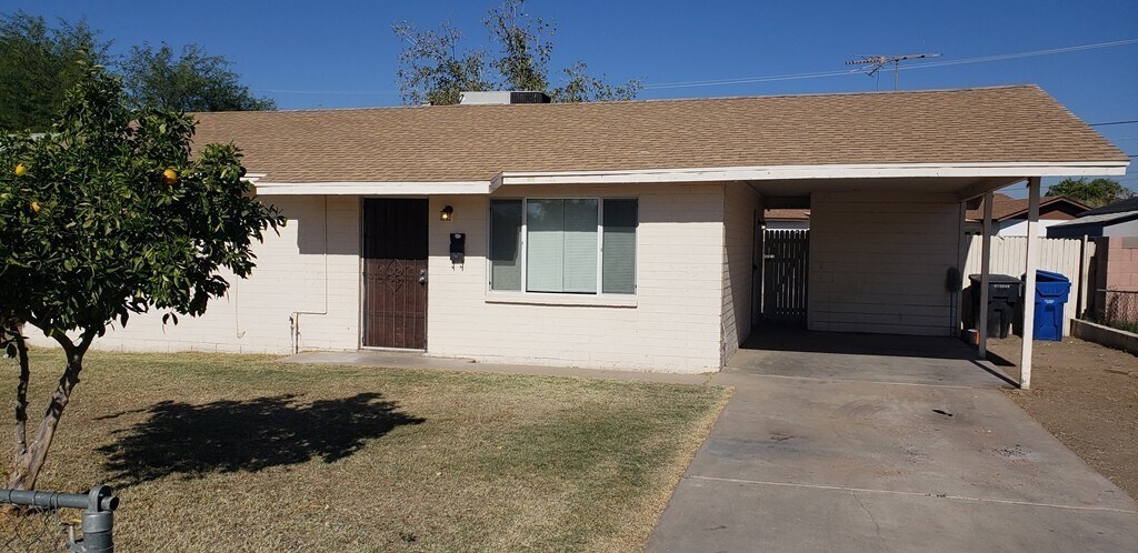 Foto principal - 2 bedroom 1 bath home in Del Monte Homes i...