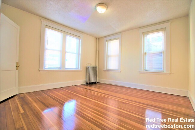 Building Photo - 15 Barrows St