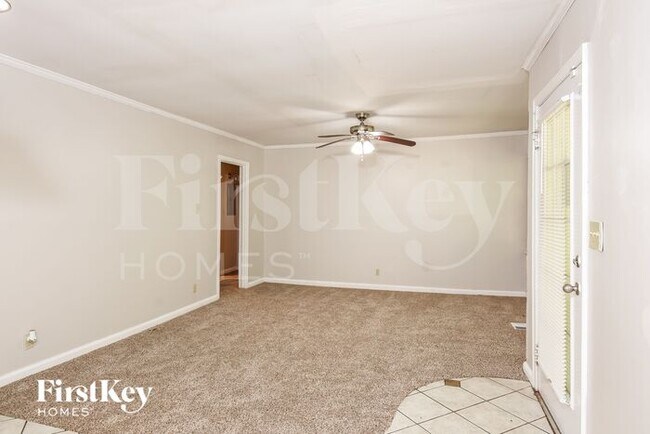 Building Photo - 3960 Hillside Ln