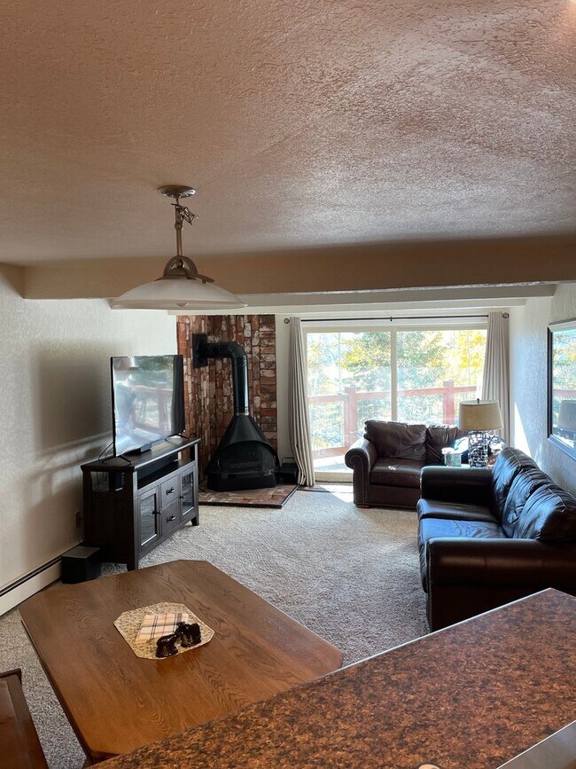 Foto del edificio - WINTER RENTAL- 2 Bedroom/1 Bath w/Washer/D...