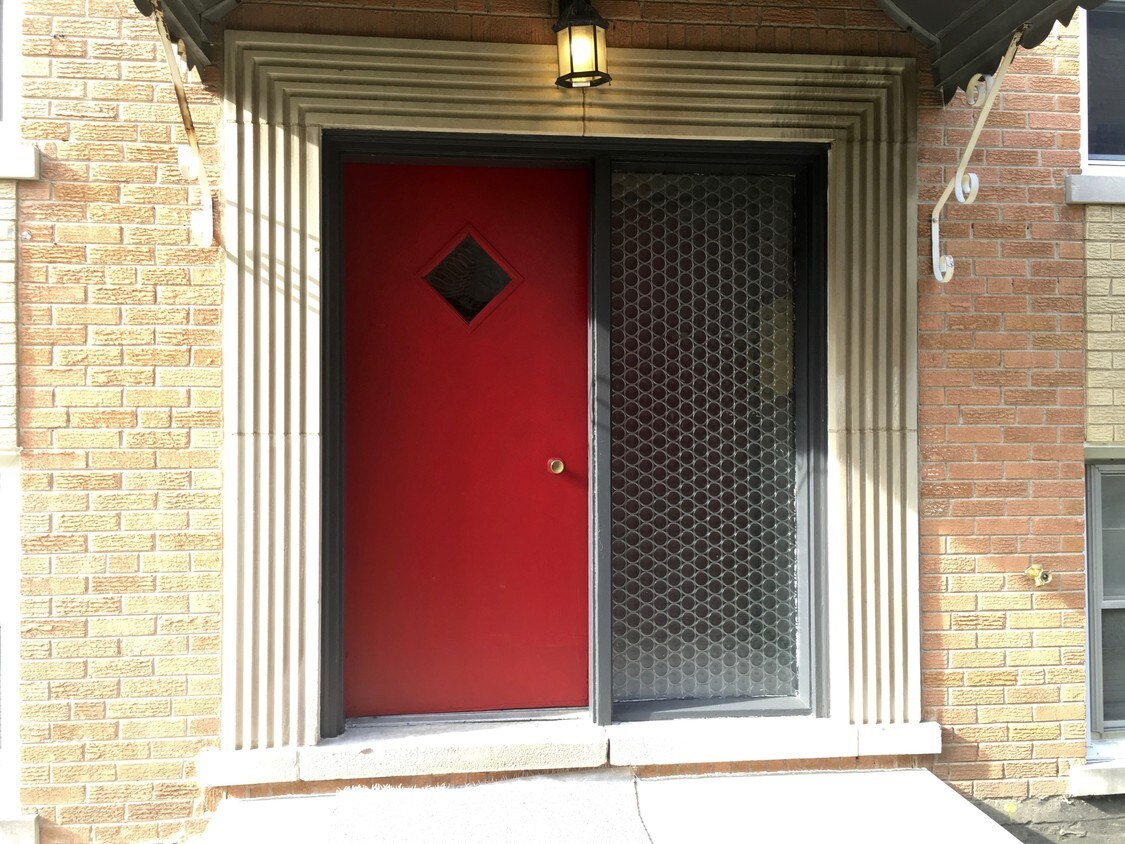 Primary Photo - 9030 Kenton Ave