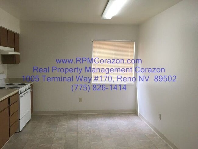 Building Photo - 2 bedroom, 1 bath townhome available now