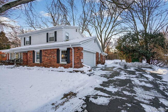 Building Photo - 126 Orchardale Dr