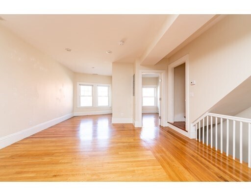Foto del edificio - 32 Academy Hill Rd